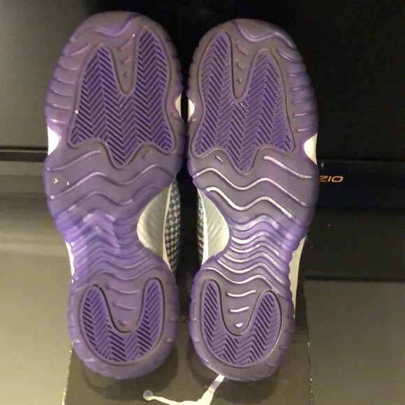 Jordan Future Size 7Y Grey Purple XI - Picture 7 of 7